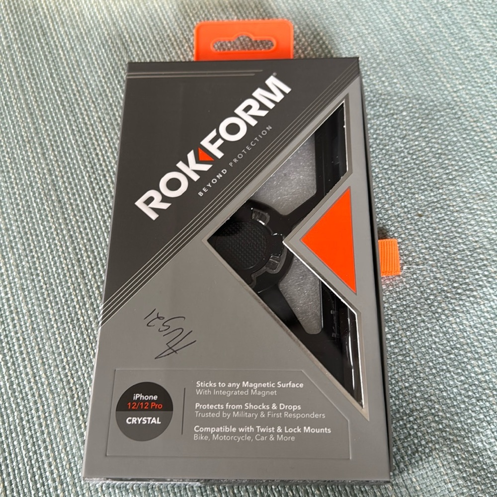 Rokform iPhone 12/12 Pro case. Crystal. Magnetic case. EUC. Originally 49.99$